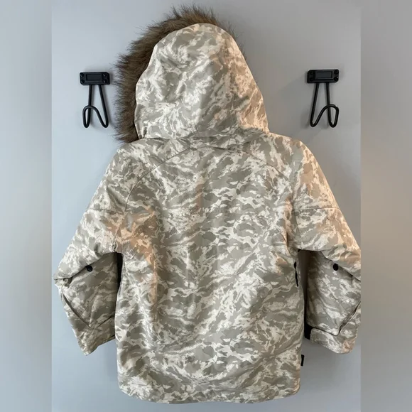 Obermeyer, juniors 8, possibly women’s XS, hooded snowboard outdoor coat camo - Picture 6 of 8